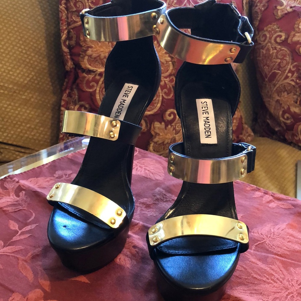 New platform heels Steve Madden gold metal accents